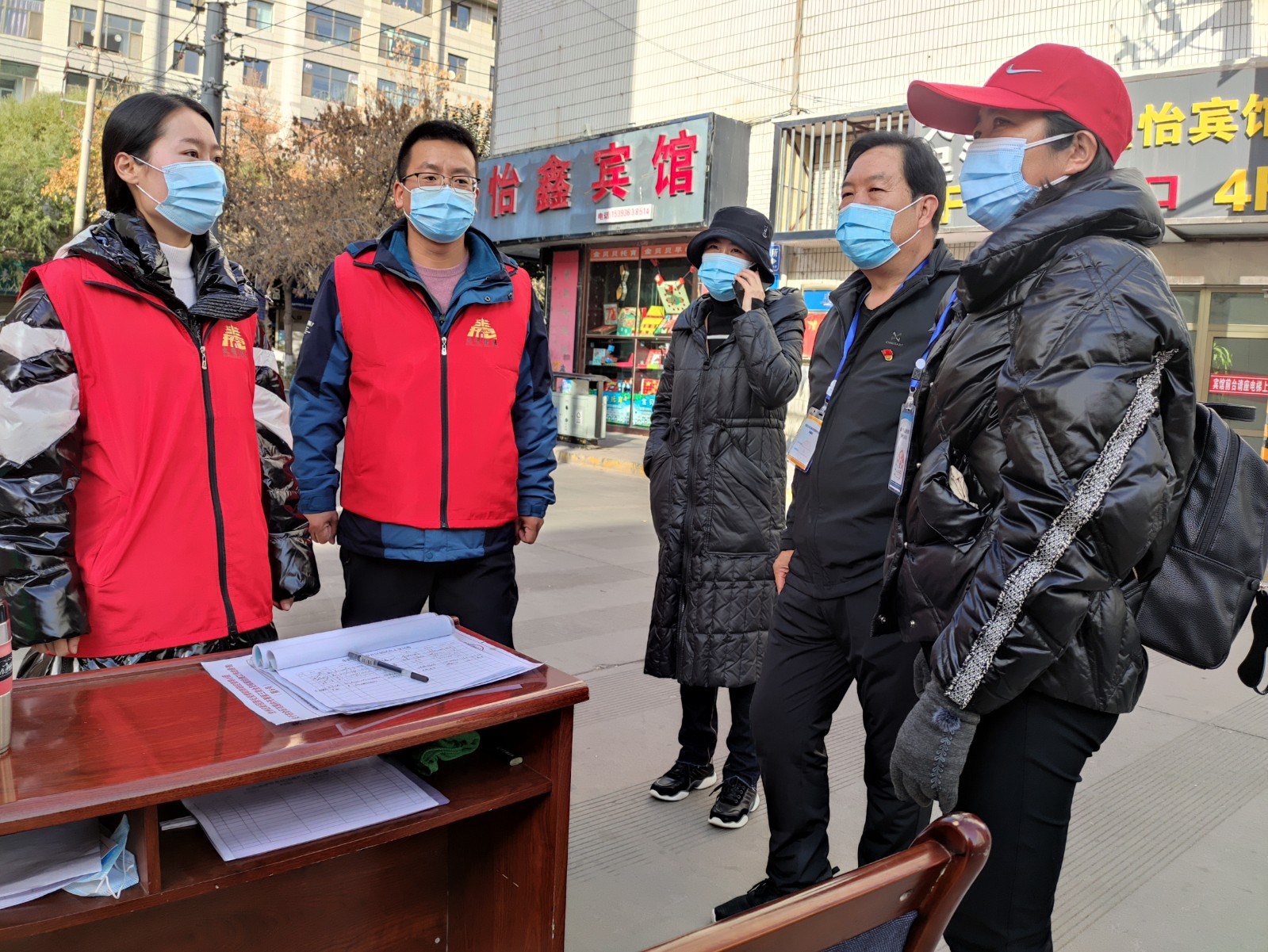 疫情防控 ● 纪检镜头：甘州区纪检监察干部奋战在防控一线