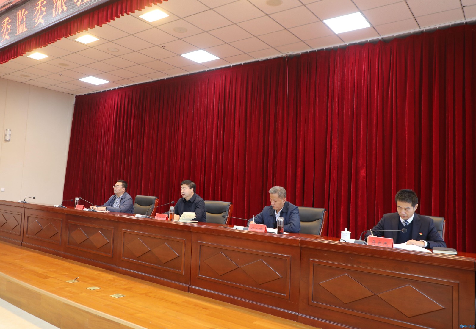 区纪委监委派驻机构改革工作推进会议召开
