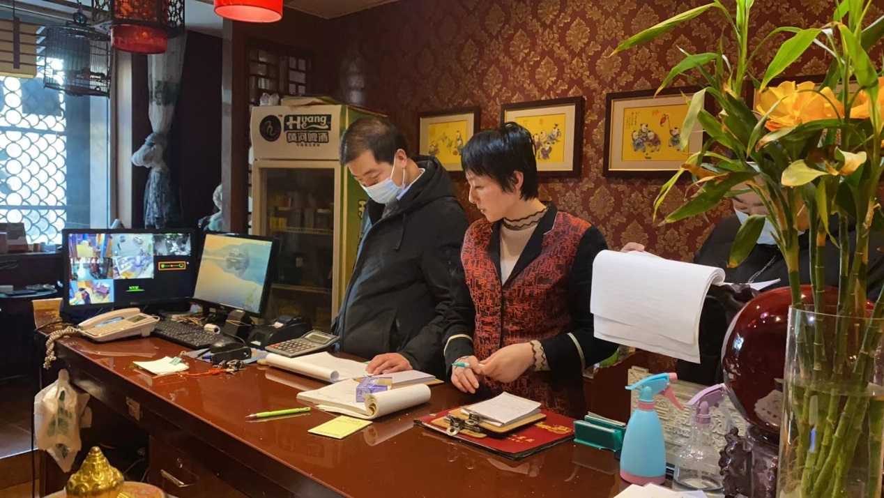 甘州区纪委监委各派驻纪检监察组“暗访”实战老带新，取长补短练精兵