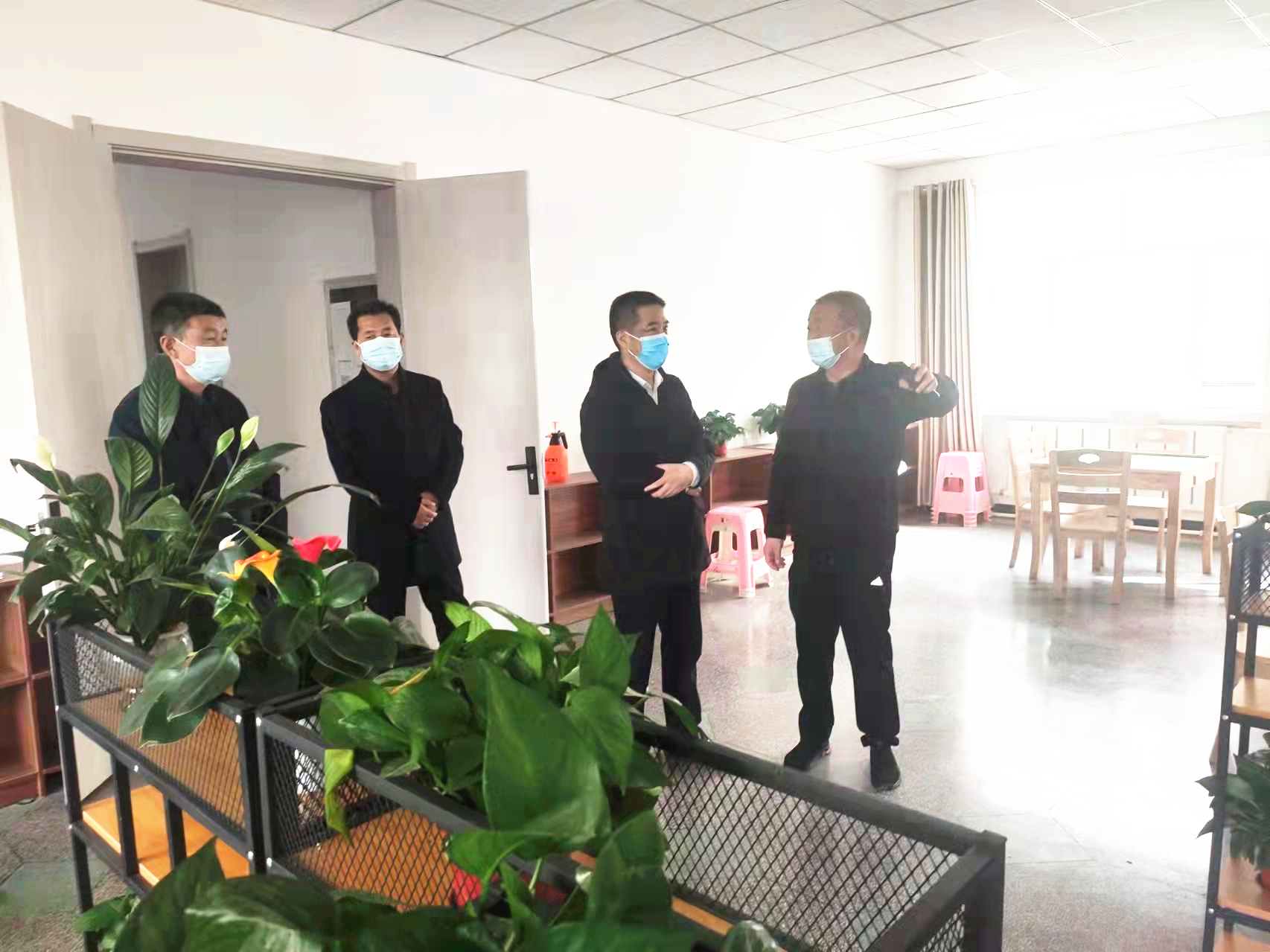 蒋新民深入联系社区和企业开展“三进三问三查保稳定促发展惠民生”活动  
