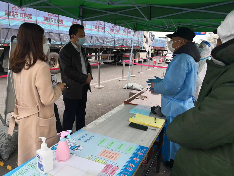 驻区委政法委纪检监察组督导检查疫情防控和值班备勤工作 