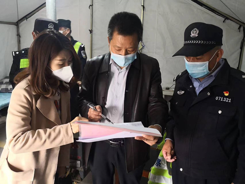 驻区委政法委纪检监察组督导检查疫情防控和值班备勤工作 