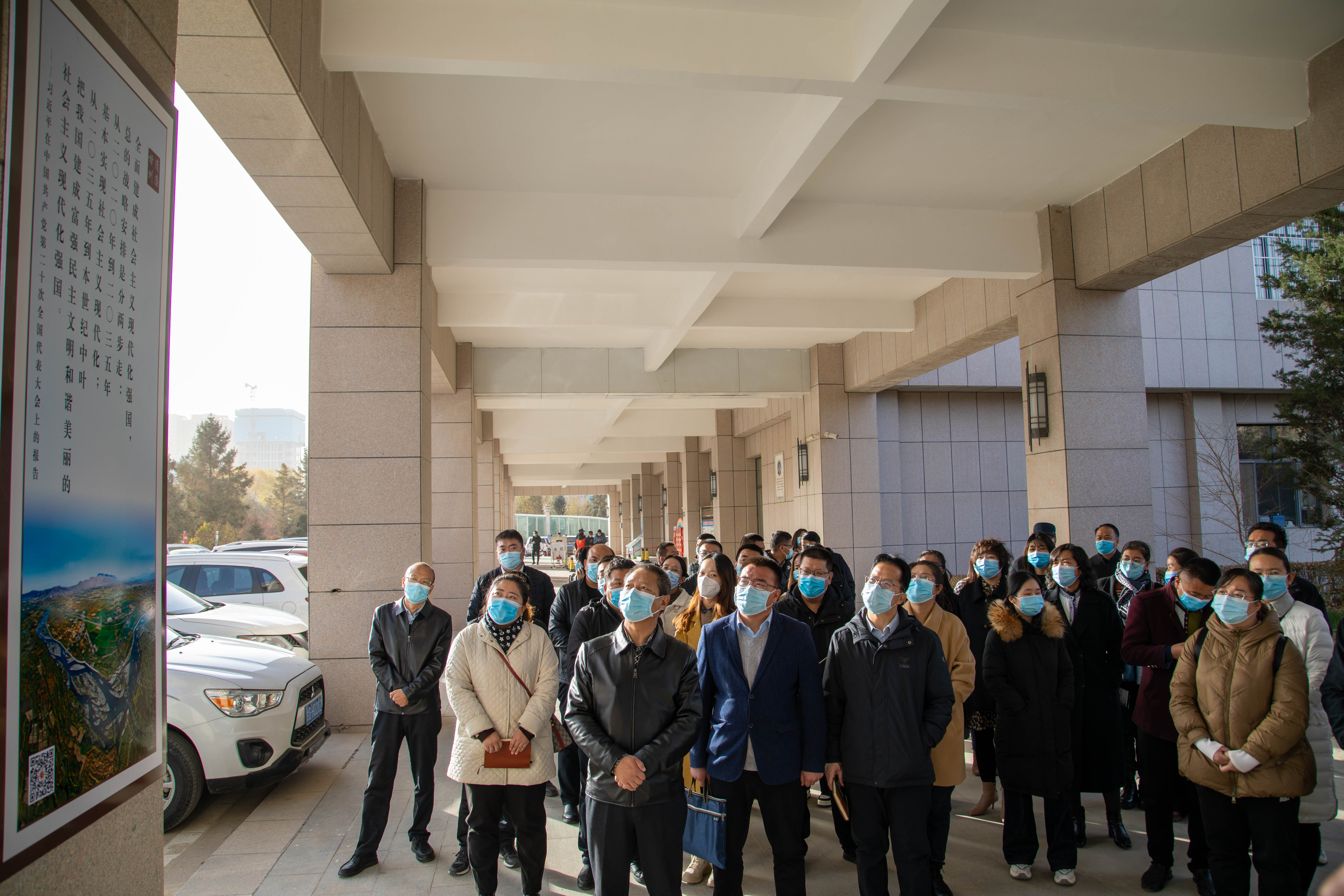 甘州区77名新任职领导干部在“习语廉句”长廊接受教育