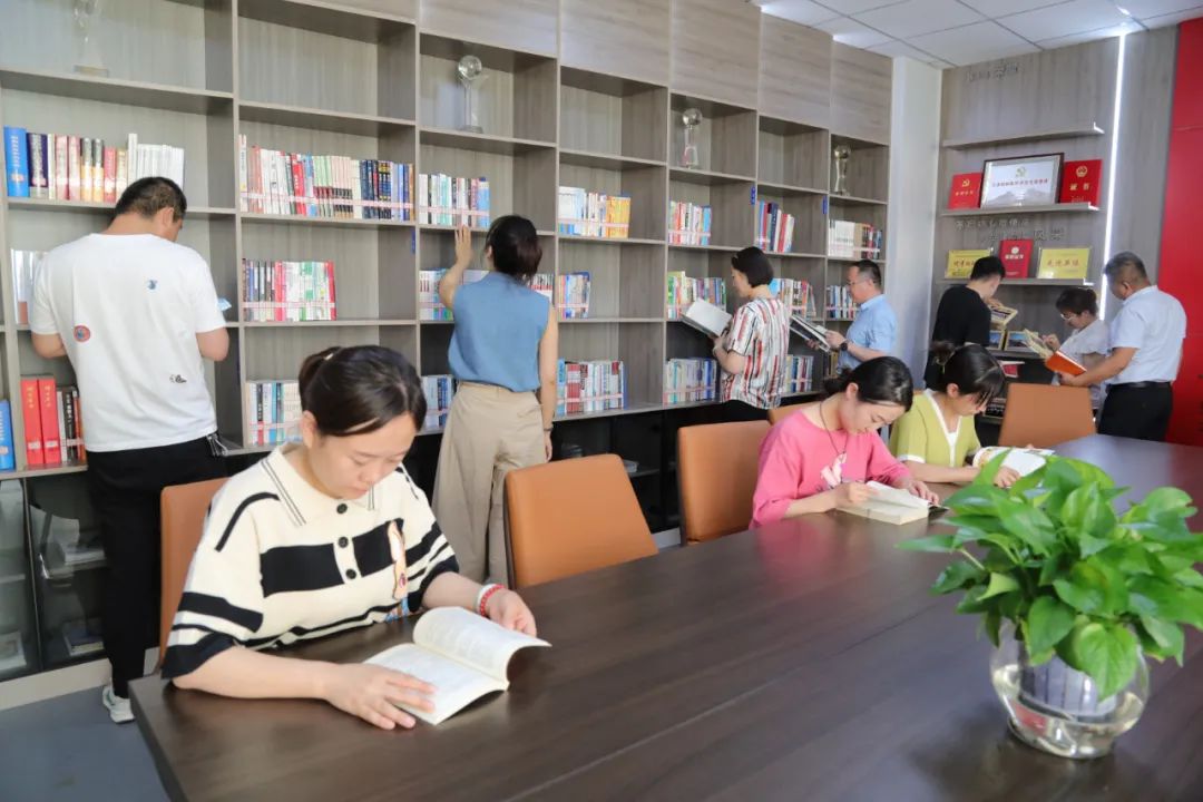 甘州区纪委监委打造“书香机关”凝聚奋进力量