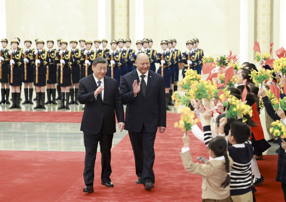 习近平会见汤加国王图普六世