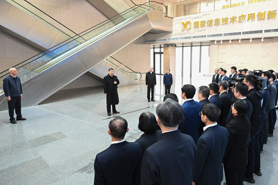 习近平春节前夕在北京看望慰问基层干部群众