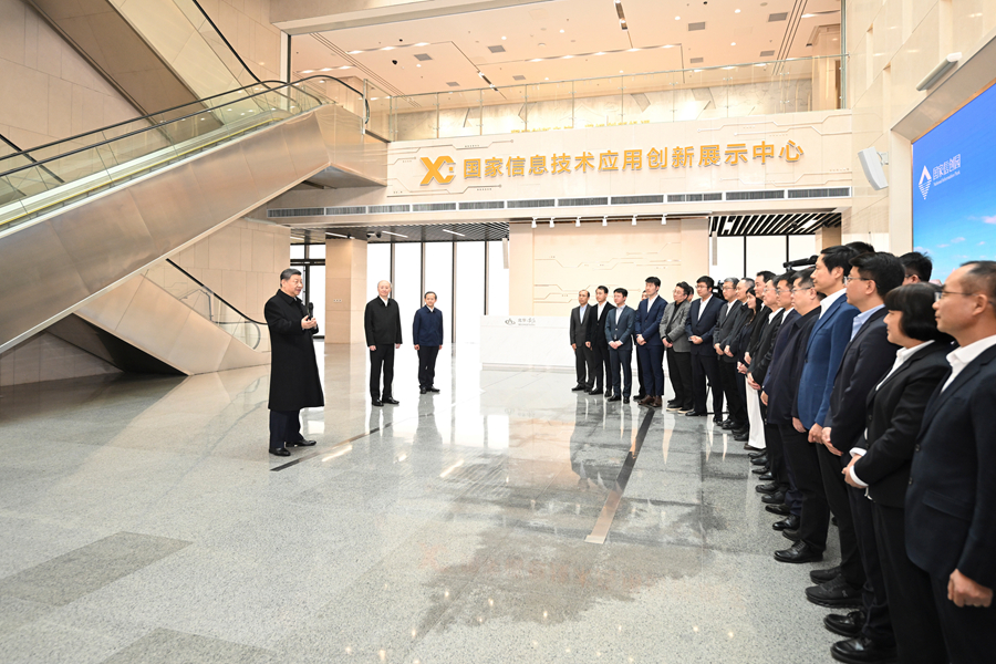 习近平春节前夕在北京看望慰问基层干部群众