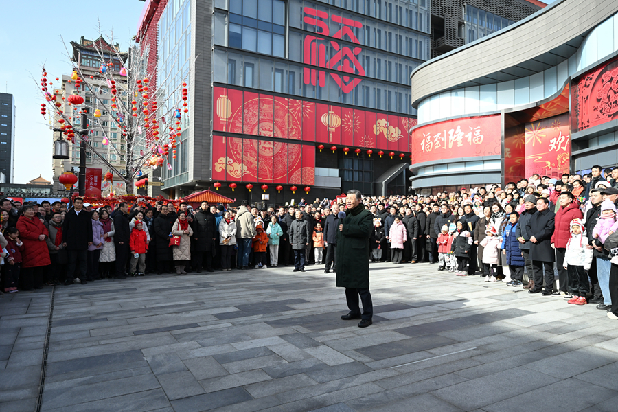 习近平春节前夕在北京看望慰问基层干部群众