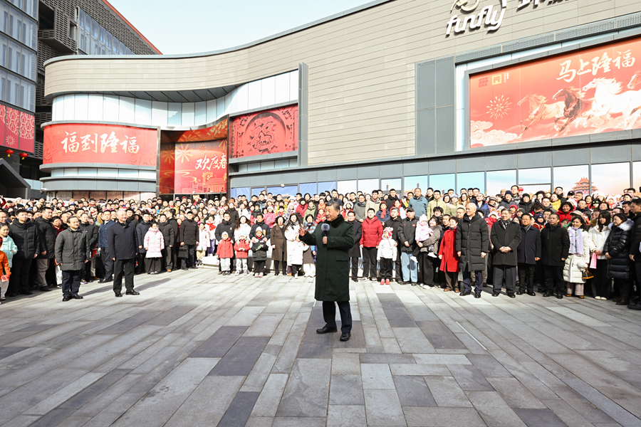 习近平春节前夕在北京看望慰问基层干部群众