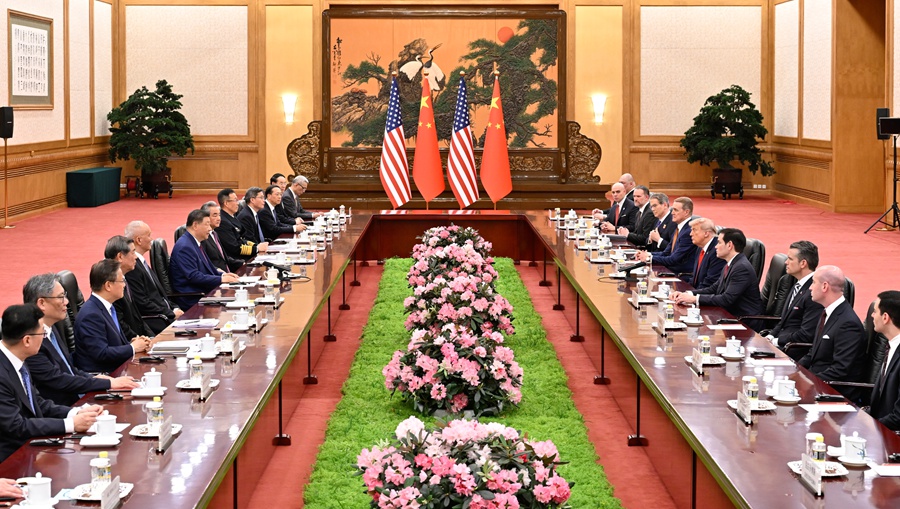 习近平同美国总统特朗普会谈 习近平同美国总统特朗普会谈