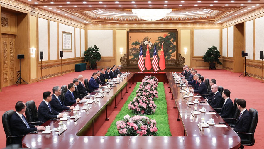 习近平同美国总统特朗普会谈 习近平同美国总统特朗普会谈
