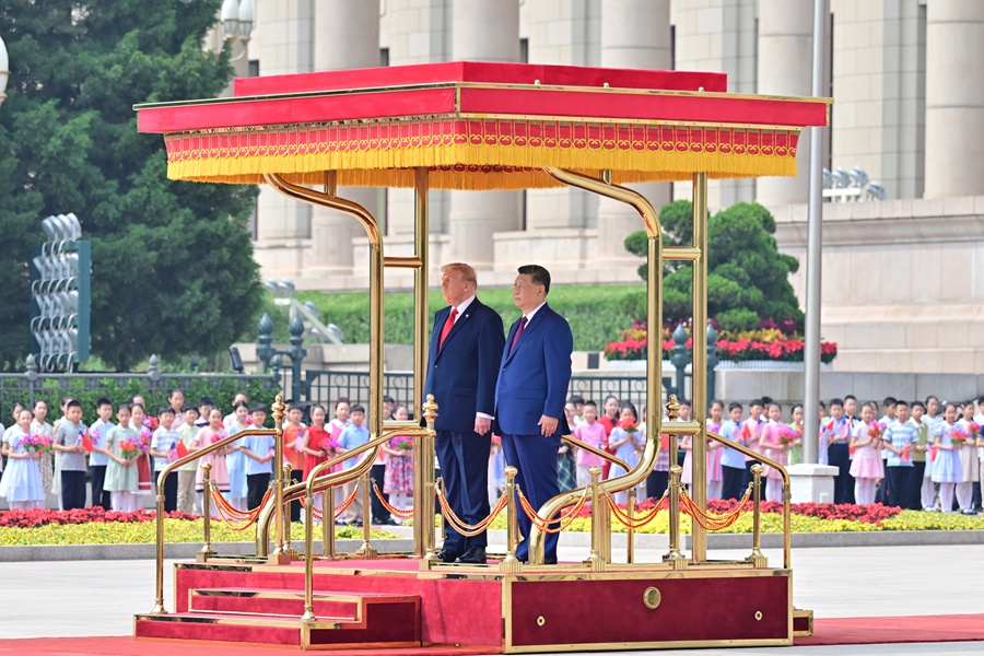 习近平同美国总统特朗普会谈 习近平同美国总统特朗普会谈
