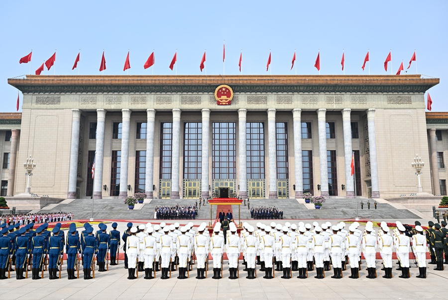 习近平同美国总统特朗普会谈 习近平同美国总统特朗普会谈
