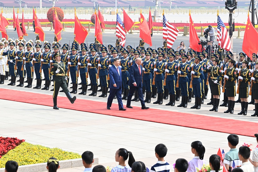 习近平同美国总统特朗普会谈 习近平同美国总统特朗普会谈