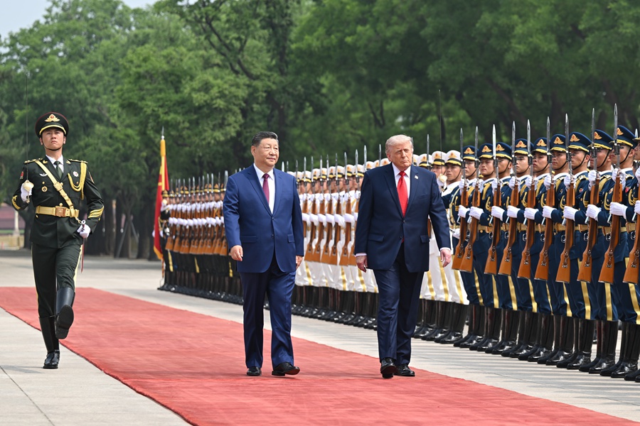 习近平同美国总统特朗普会谈 习近平同美国总统特朗普会谈