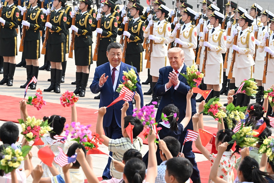 习近平同美国总统特朗普会谈 习近平同美国总统特朗普会谈