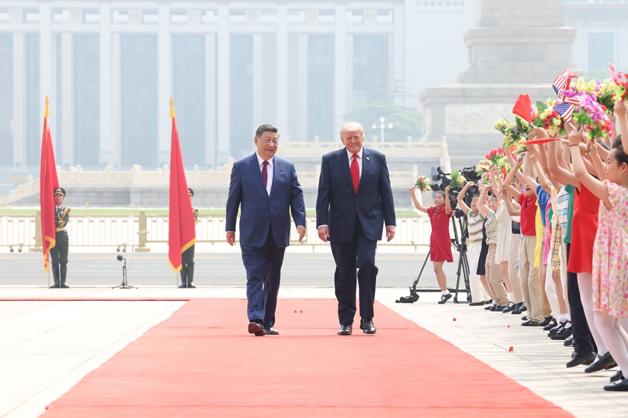 习近平同美国总统特朗普会谈 习近平同美国总统特朗普会谈