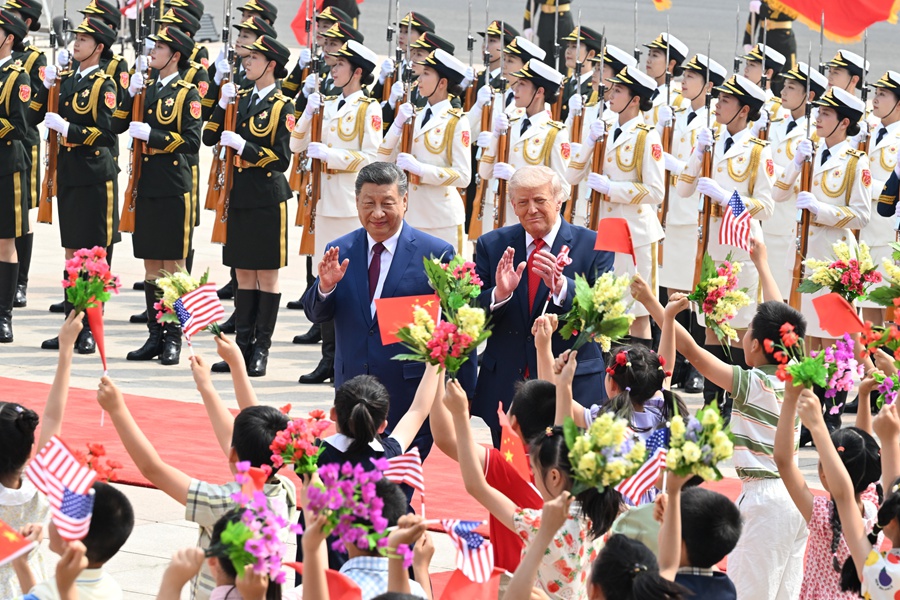 习近平同美国总统特朗普会谈 习近平同美国总统特朗普会谈