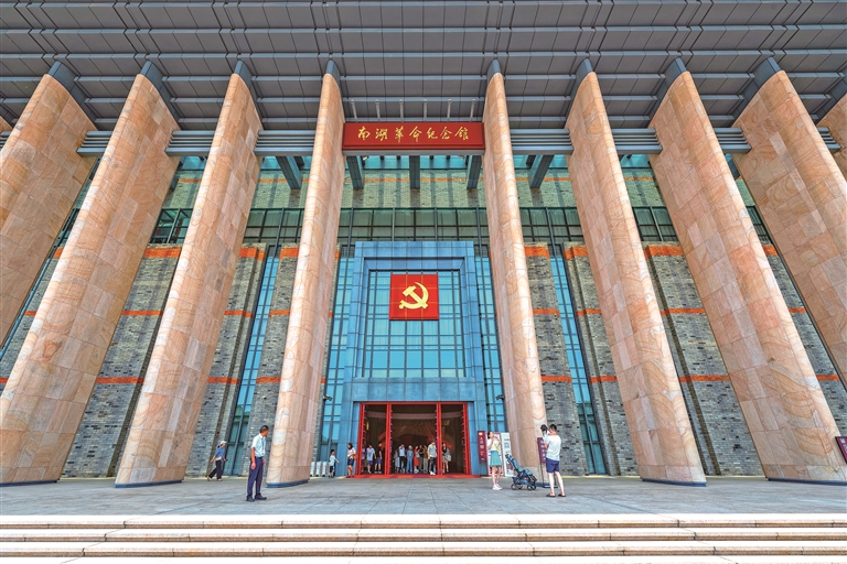 时代专论丨坚持党的全面领导和党中央集中统一领导 时代专论丨坚持党的全面领导和党中央集中统一领导
